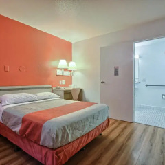 Отель Motel 6 Tulare 2* Стандартный номер с двуспальной кроватью фото 2