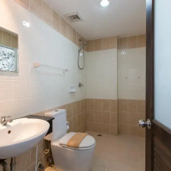 Golden House Hotel Patong Beach 3* Улучшенный номер с двуспальной кроватью фото 3