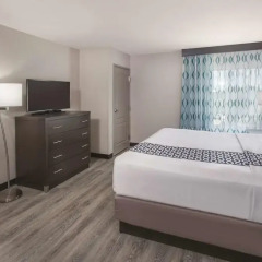 Отель La Quinta Inn & Suites Effingham 2* Люкс повышенной комфортности с различными типами кроватей фото 3
