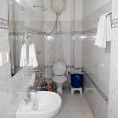 Отель FabHotel Red Cherry Residency M.G Marg ванная