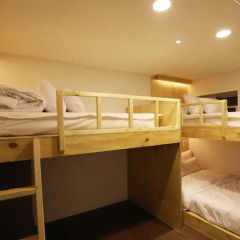 Отель STEP INN Myeongdong 1 3* Стандартный семейный номер с двухъярусной кроватью фото 5