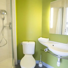 Отель B&B Hôtel Auxerre Monéteau ванная