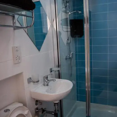 Отель Reno's Guest House Стандартный номер фото 9