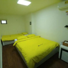 Отель 24 Guesthouse Seoul City Hall 2* Улучшенный номер с различными типами кроватей фото 4