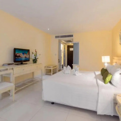 Отель Andaman Embrace Patong 5* Номер Делюкс с двуспальной кроватью фото 6