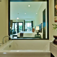 Отель Bhu Nga Thani Resort and Spa 4* Номер Делюкс с различными типами кроватей фото 10