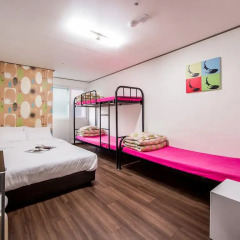 Отель Banana Backpackers 2* Стандартный семейный номер с различными типами кроватей фото 3