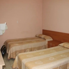 Отель Hostal Cal Siles Испания, Эль-Прат-де-Льобрегат - отзывы, цены и фото номеров - забронировать отель Hostal Cal Siles онлайн комната для гостей