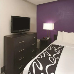 Отель La Quinta Inn & Suites New York City Central Park 2* Стандартный номер с двуспальной кроватью фото 5