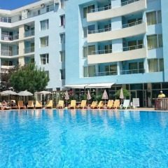 Отель Yassen VIP Apartaments бассейн фото 3