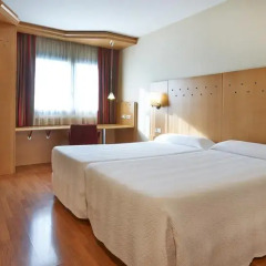 Отель NH Barcelona La Maquinista 3* Стандартный номер с различными типами кроватей