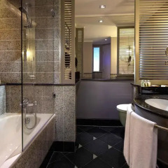 Отель Sofitel Saigon Plaza 5* Улучшенный номер с различными типами кроватей фото 4