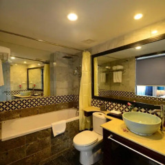 Gia Bao Grand Hotel 3* Улучшенный номер с различными типами кроватей фото 2