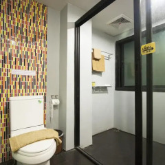 Отель Yasinee Guesthouse Бангкок ванная фото 2