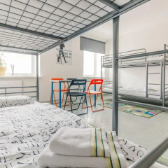 Отель Opera House Hostel Centre Литва, Вильнюс - отзывы, цены и фото номеров - забронировать отель Opera House Hostel Centre онлайн комната для гостей