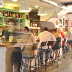 Отель Hostal Kukia гостиничный бар