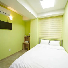 Rainbow Hotel Myeongdong 2* Стандартный номер с двуспальной кроватью фото 3