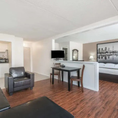 Отель Super 8 by Wyndham Calgary/Airport Канада, Калгари - отзывы, цены и фото номеров - забронировать отель Super 8 by Wyndham Calgary/Airport онлайн комната для гостей фото 3