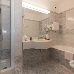 Отель IH Hotels Milano Ambasciatori 4* Улучшенный номер с различными типами кроватей фото 5