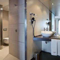 Отель ILUNION Barcelona 4* Улучшенный номер с различными типами кроватей фото 10
