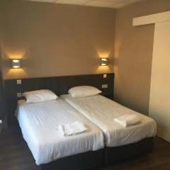 Отель DAMRAK-INN Амстердам сейф в номере