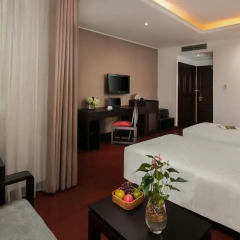 Quoc Hoa Premier Hotel 4* Номер Делюкс двуспальная кровать фото 5