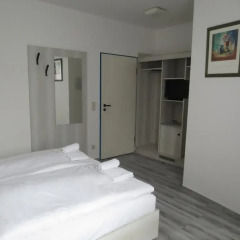Central-Hotel Tegel 2* Стандартный номер с двуспальной кроватью