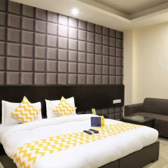 Отель FabHotel Aksh Palace Golf Course Road 3* Номер Делюкс с различными типами кроватей
