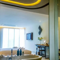 Отель MAI HOUSE Patong Hill 5* Номер Делюкс с различными типами кроватей фото 12