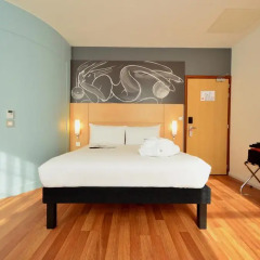 Отель ibis Edinburgh Centre South Bridge - Royal Mile 3* Стандартный номер с двуспальной кроватью фото 8