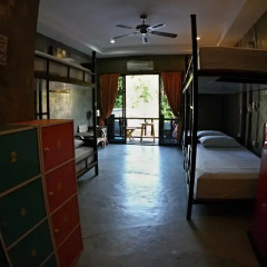 Narakarn Hostel Кровать в общем номере с двухъярусной кроватью фото 5