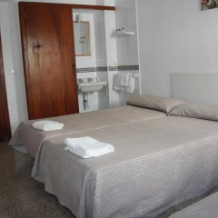 Отель Hostal Las Nieves Стандартный номер с различными типами кроватей (общая ванная комната) фото 18