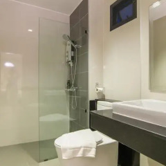 Отель The Rich Sotel 3* Стандартный номер с 2 отдельными кроватями фото 2