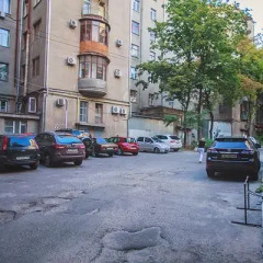 Гостиница Royal Apartment On Bazhanova 11 A Украина, Харьков - отзывы, цены и фото номеров - забронировать гостиницу Royal Apartment On Bazhanova 11 A онлайн парковка