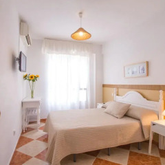 Отель Hostal Jomarijo Испания, Фуэнхирола - отзывы, цены и фото номеров - забронировать отель Hostal Jomarijo онлайн комната для гостей фото 4