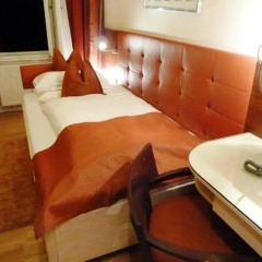 Hotel Pension Baronesse 4* Улучшенный номер с различными типами кроватей фото 4