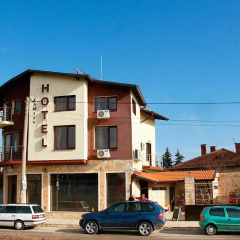 Hi-Life Family Hotel парковка
