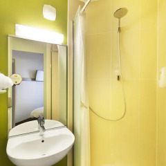 Отель B&B Hôtel LYON St Bonnet Mi-Plaine 2* Стандартный номер с различными типами кроватей фото 2
