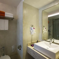 Отель Beyond Resort Karon 4* Номер Делюкс с двуспальной кроватью фото 5