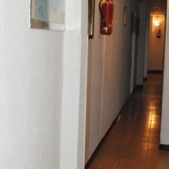 Отель Hostal Los Arcos интерьер отеля