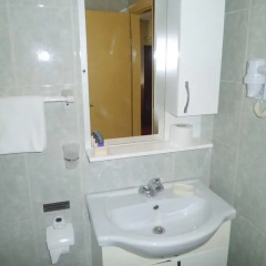 Отель Berk Guesthouse - 'Grandma's House' 3* Стандартный семейный номер с двуспальной кроватью фото 13