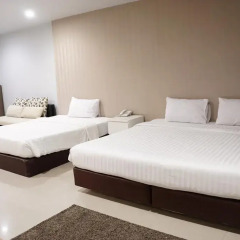 Отель The One Residence сейф в номере
