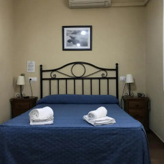 Отель Hostal El Pilar Стандартный номер с двуспальной кроватью фото 22