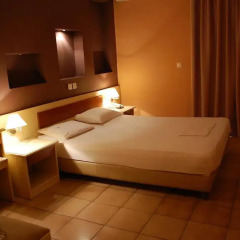Platon Hotel 2* Номер категории Эконом с двуспальной кроватью