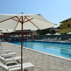 Отель Kolaveri Resort бассейн