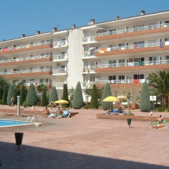 Отель Apartaments AR Lotus Испания, Бланес - отзывы, цены и фото номеров - забронировать отель Apartaments AR Lotus онлайн пляж