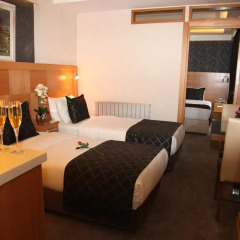 Emerald Hotel 3* Стандартный семейный номер с различными типами кроватей фото 2