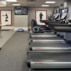 Отель New York LaGuardia Airport Marriott фитнесс-зал фото 4