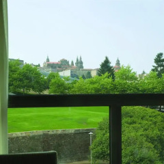 Отель NH Collection Santiago de Compostela 5* Улучшенный номер двуспальная кровать фото 3