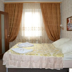 Гостиница Home Семейные номера Комфорт с двуспальной кроватью фото 12